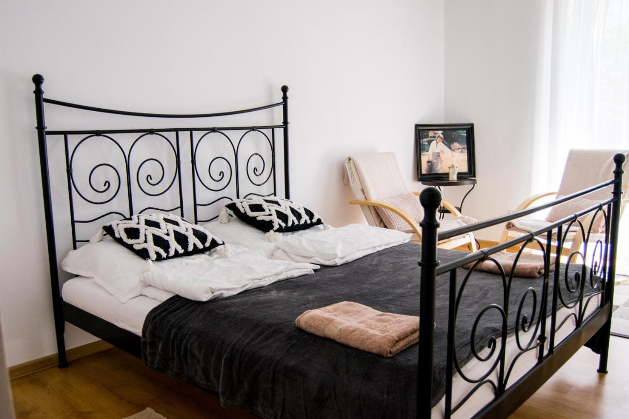 Color 24 Apartament V Apartment Сталова Вола Екстериор снимка