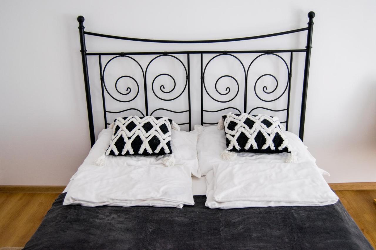 Color 24 Apartament V Apartment Сталова Вола Екстериор снимка