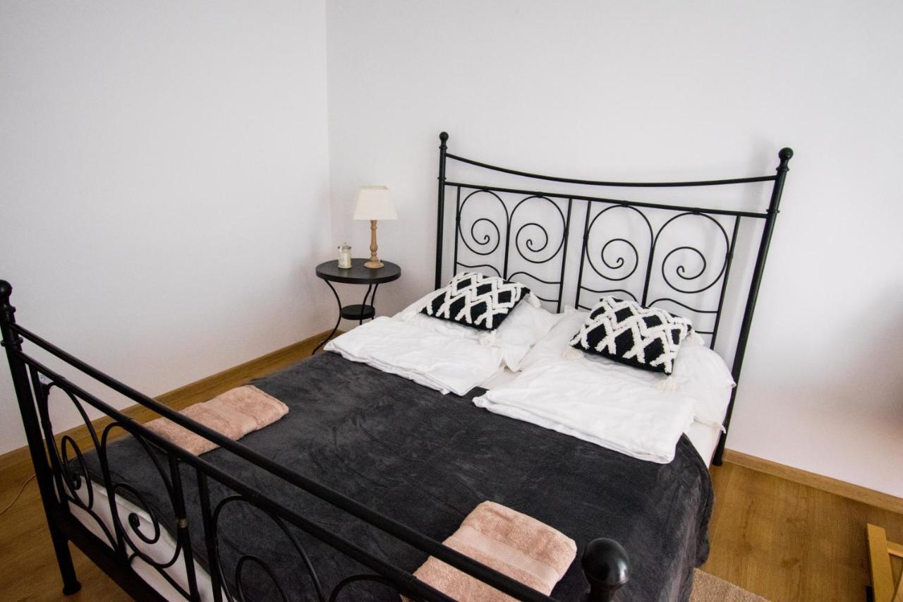 Color 24 Apartament V Apartment Сталова Вола Екстериор снимка